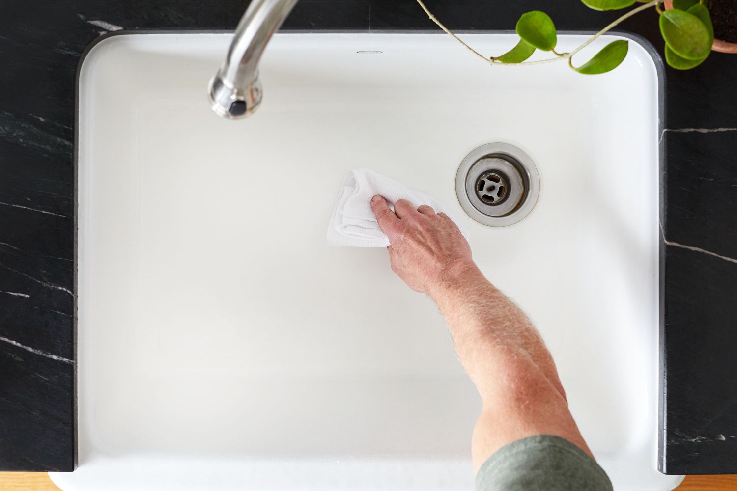 Prevent kitchen sink blockages